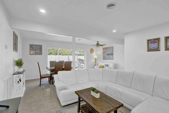 Beautiful 4 Bedrooms/Pool/Walk To Beach Диърфийлд Бийч Екстериор снимка