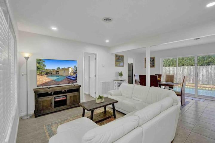 Beautiful 4 Bedrooms/Pool/Walk To Beach Диърфийлд Бийч Екстериор снимка