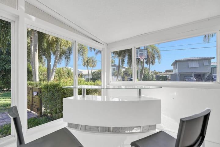 Beautiful 4 Bedrooms/Pool/Walk To Beach Диърфийлд Бийч Екстериор снимка